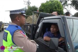 Polres Aceh Timur Tertibkan Mobil Bak Terbuka Angkut Penumpang