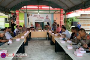 Polres Langsa Gelar Jumat Curhat di Kantor Geuchik Gampong Jawa