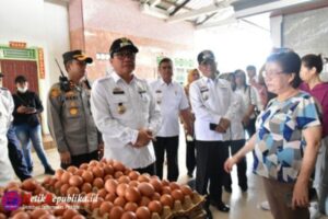 Jelang Idul Fitri 1444 H, Walikota Wahdi Beserta Jajaran Monitoring Gudang Distributor Bahan Pokok di Kota Metro