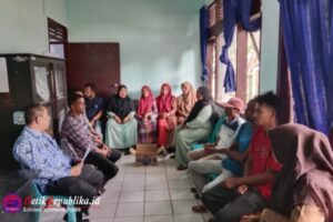 Anggota BAI Mendampingi warga Untuk Menyampaikan Aspirasi Kepada Camat Darul Aman 