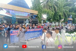 Ratusan Masa Geruduk Kantor Bupati Lahat, Berikut Tuntutanya