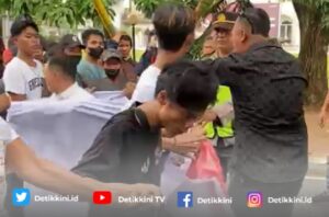 Ingin Duduki Kejati, Massa BIDIK Hampir Ricuh Serta Diguyur Hujan Deras Saat Aksi Demo