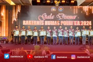 Kabid Humas Polda Sumsel Menerima Penghargaan Sebagai Juara 1 Amplifikasi
