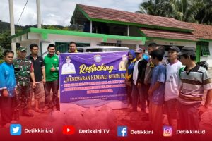 PJ Bupati OKU Serahkan Bibit Ikan di Sungai Ogan Bersama Rombongan 