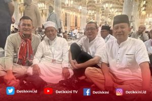Mantan Kapolda Sumsel Sedekah Pempek King Untuk Jemaah Haji di Madinah