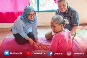 Mbak Ela Berikan Perhatian Kepada Warga Yang Sakit Lumpuh Bertahun-Tahun
