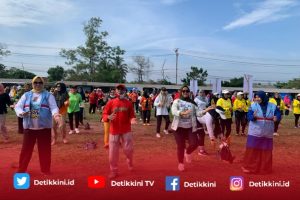 Ela-Azwar Hadi Bersama Ratusan Masyarakat Kecamatan Sekampung Lakukan Senam Sehat