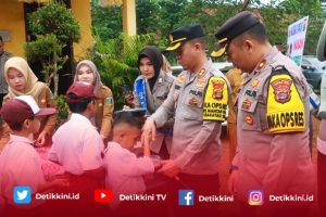 Sukseskan Program Asta Cita Presiden , Polres Lampung Timur Berikan Makan Bergizi Gratis di SD Negeri Nyampir
