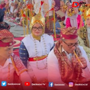 Tokoh Adat Sekappung Limo Mergo Berikan Gelar Rateu Pimpinan Mergo Kepada Bupati Lampung Timur 