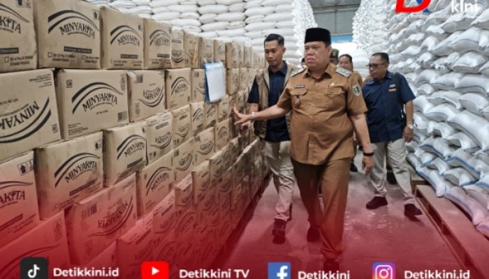 Bulog Salurkan Bantuan Pangan di Lampung Timur, Warga Terima 20 Kg Beras dan 4 Liter Minyak