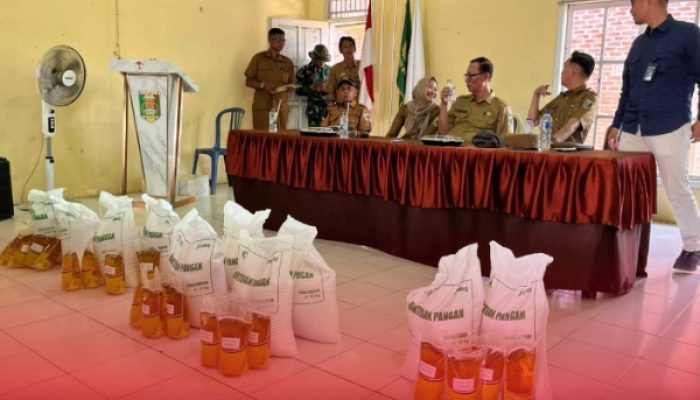 Pemkab Lampung Timur Salurkan Bantuan Beras dan Minyak untuk 724 KPM di Nampirejo