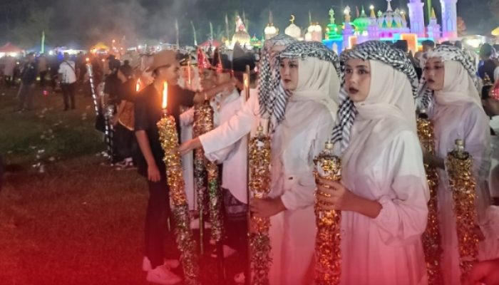 Festival 1000 Obor Semarakkan Malam Takbiran Iduladha 1447 H di Batanghari